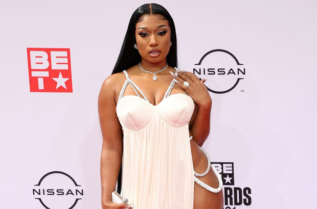 Top 10 Celebrity All White Looks To End The Summer