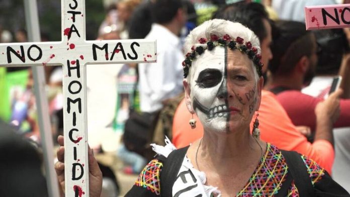 MEXICAN WOMEN PROTEST