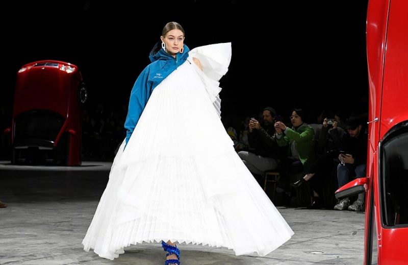 Hadid closed the Off-White Fall/Winter 2020/2021 Paris Fashion Week Womenswear show. 