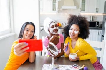 women using cosmetic tips
